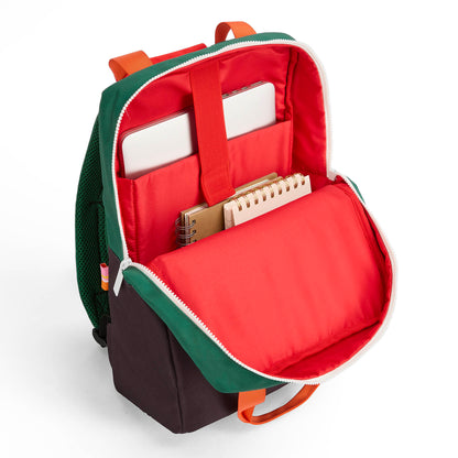 Mochila infantil verde com interior vermelho, alças laranja e compartimento Hello Hossy
