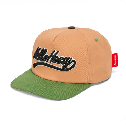 Boné infantil castanho com pala curva verde e bordado Hello Hossy