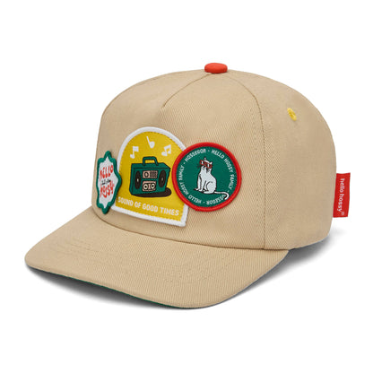 Boné infantil creme com pala curva, patch música Hello Hossy