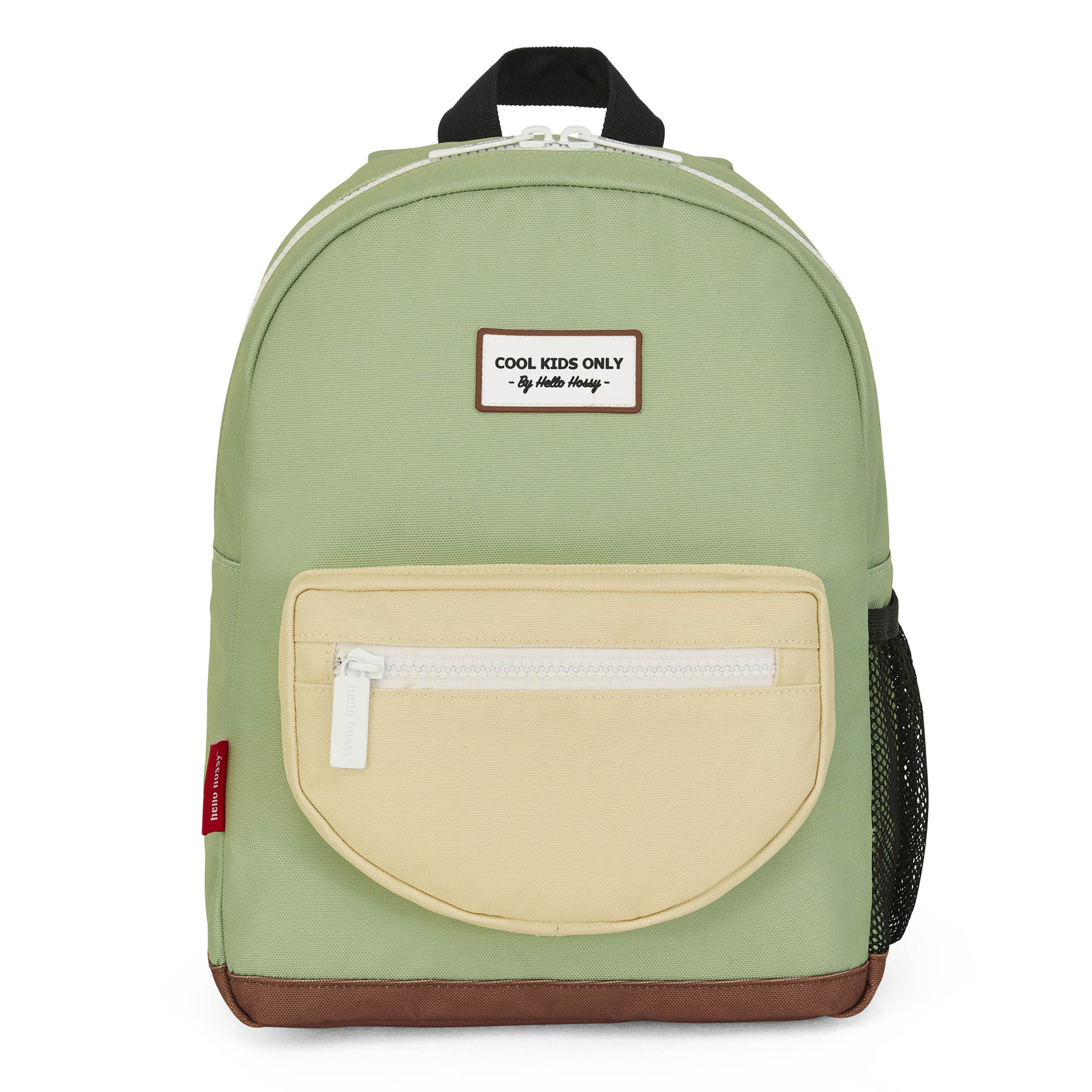 Mochila infantil verde com bolso bege, base castanha e patch com texto Hello Hossy