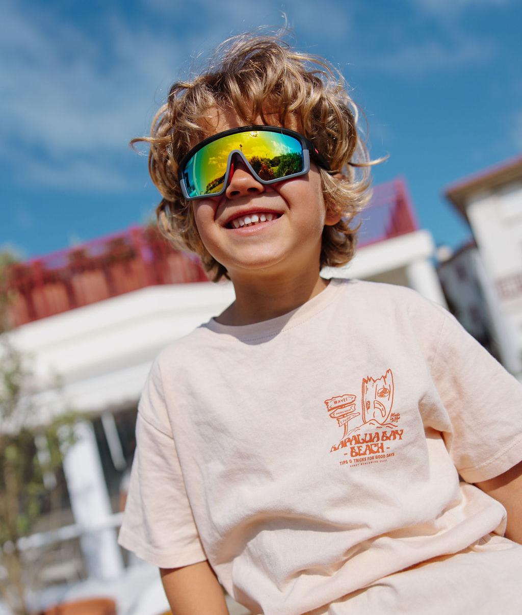 Óculos de sol para criança, estilo desportivo, lentes espelhadas multicoloridas, armação preta mate, Hello Hossy