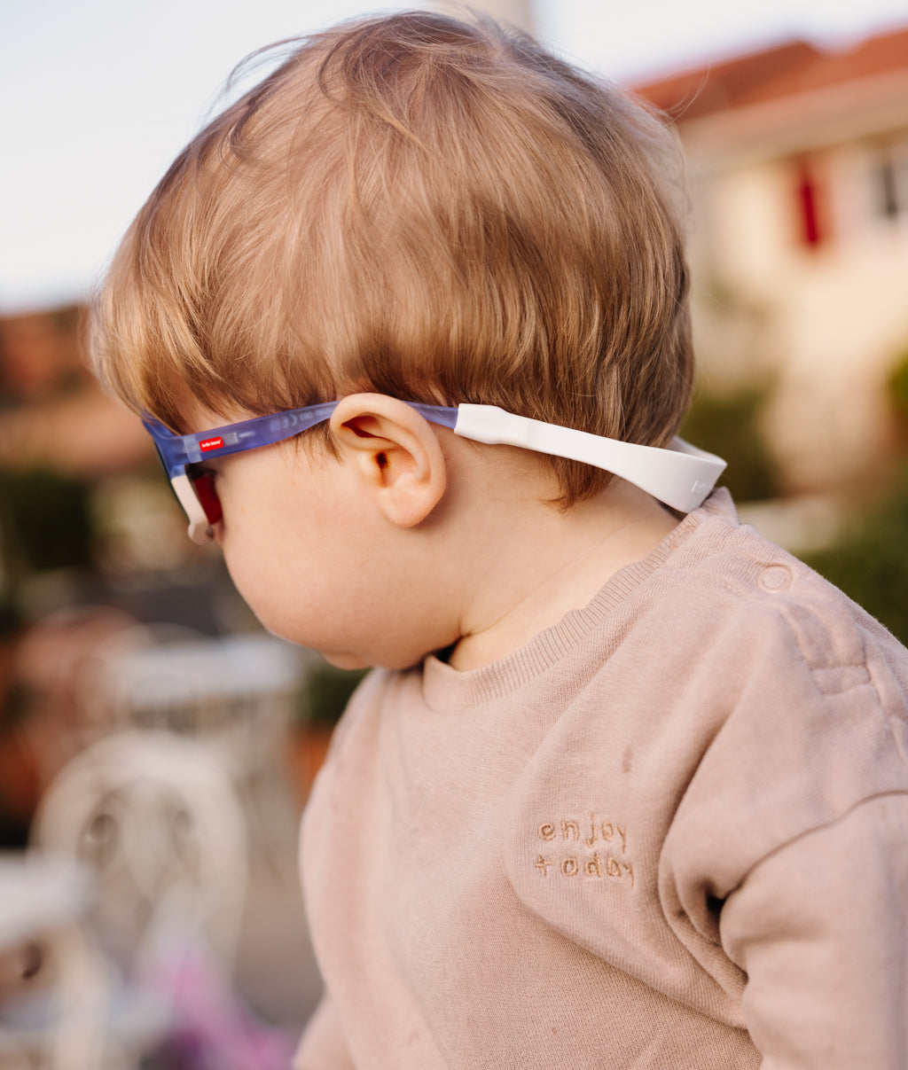 Óculos de sol infantis violeta e brancos, estilo desportivo, com tira traseira Hello Hossy