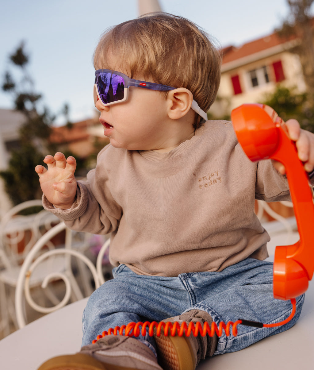 Óculos de sol infantis violeta e branco, estilo desportivo, lentes espelhadas Hello Hossy