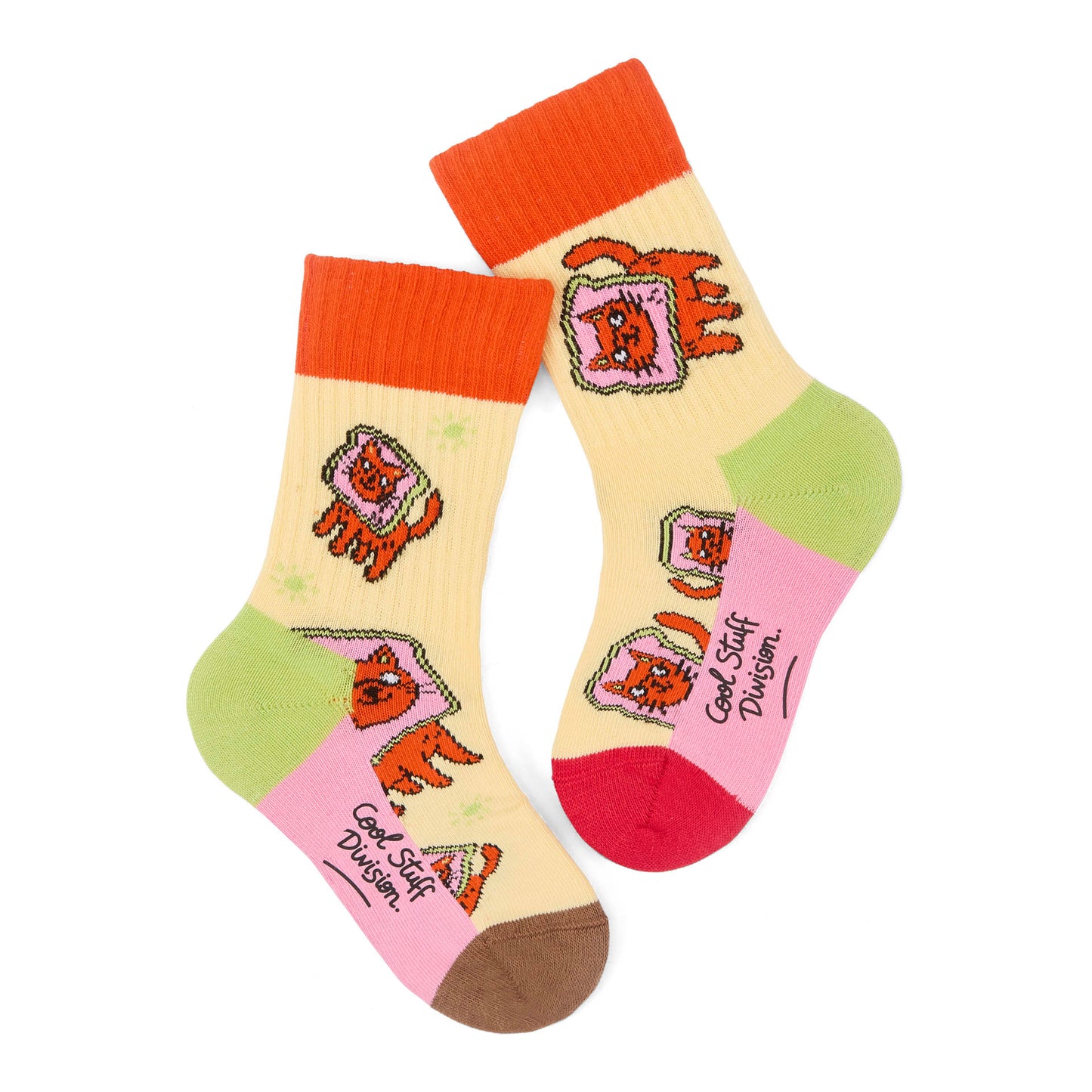 Par de meias amarelas para criança, estampadas com gatos, calcanhares e pontas contrastantes rosa e castanho, cano laranja – vista plana