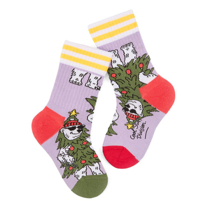 Par de meias violette para criança com motivo de urso polar disfarçado de árvore de natal, calcanhares e pontas contrastantes vermelhos e verdes – vista de cima
