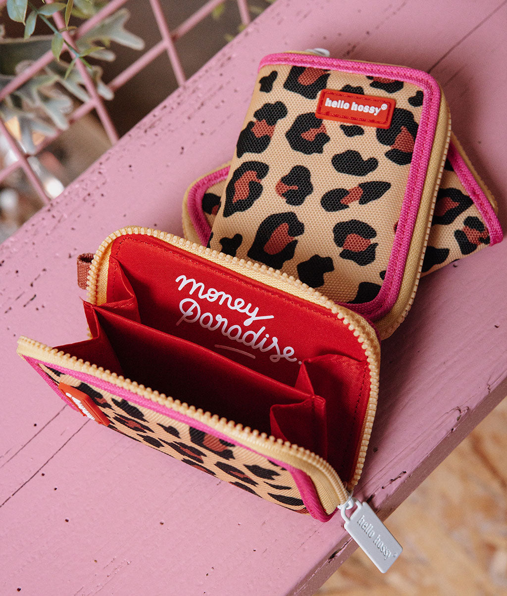 Porta-moedas infantil bege com estampado leopard, interior vermelho Hello Hossy