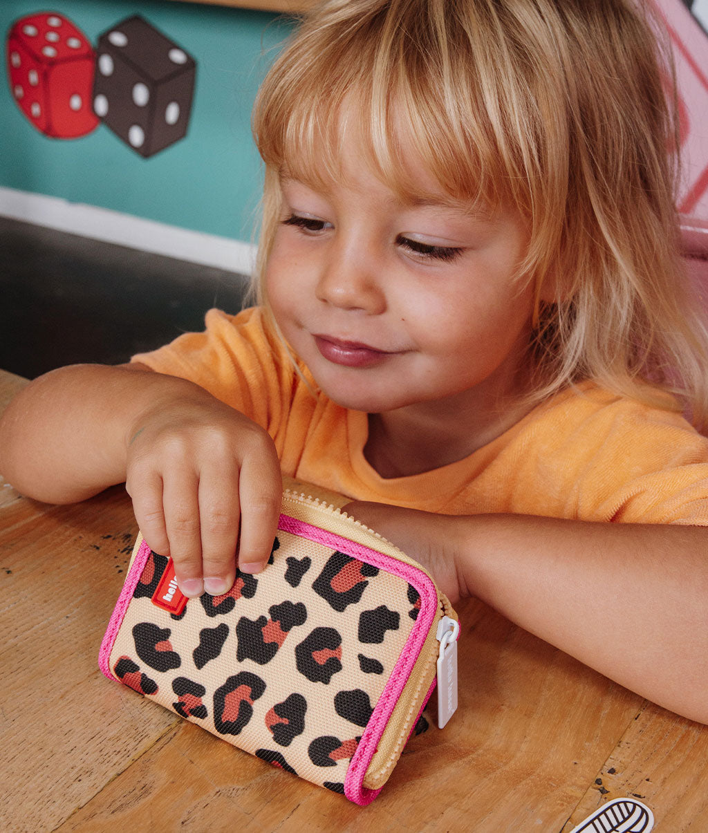 Porta-moedas infantil bege com estampado leopard e rebordo rosa Hello Hossy