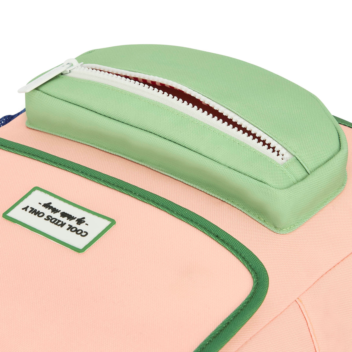 Mochila infantil rosa e verde, detalhes no bolso frontal Hello Hossy