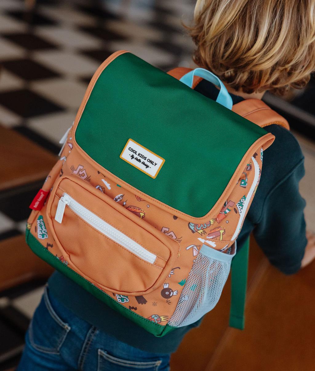 Mochila infantil castanha e verde com padrão de música, Hello Hossy