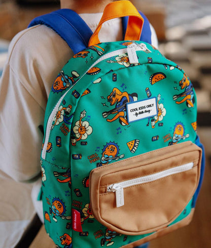 Mochila infantil verde com padrão de animais e bolso bege Hello Hossy