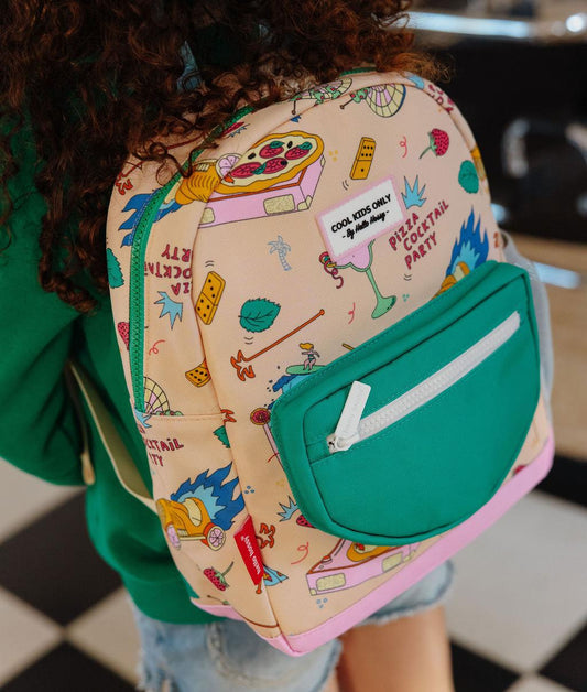 Mochila infantil bege com estampado food e bolso frontal verde Hello Hossy