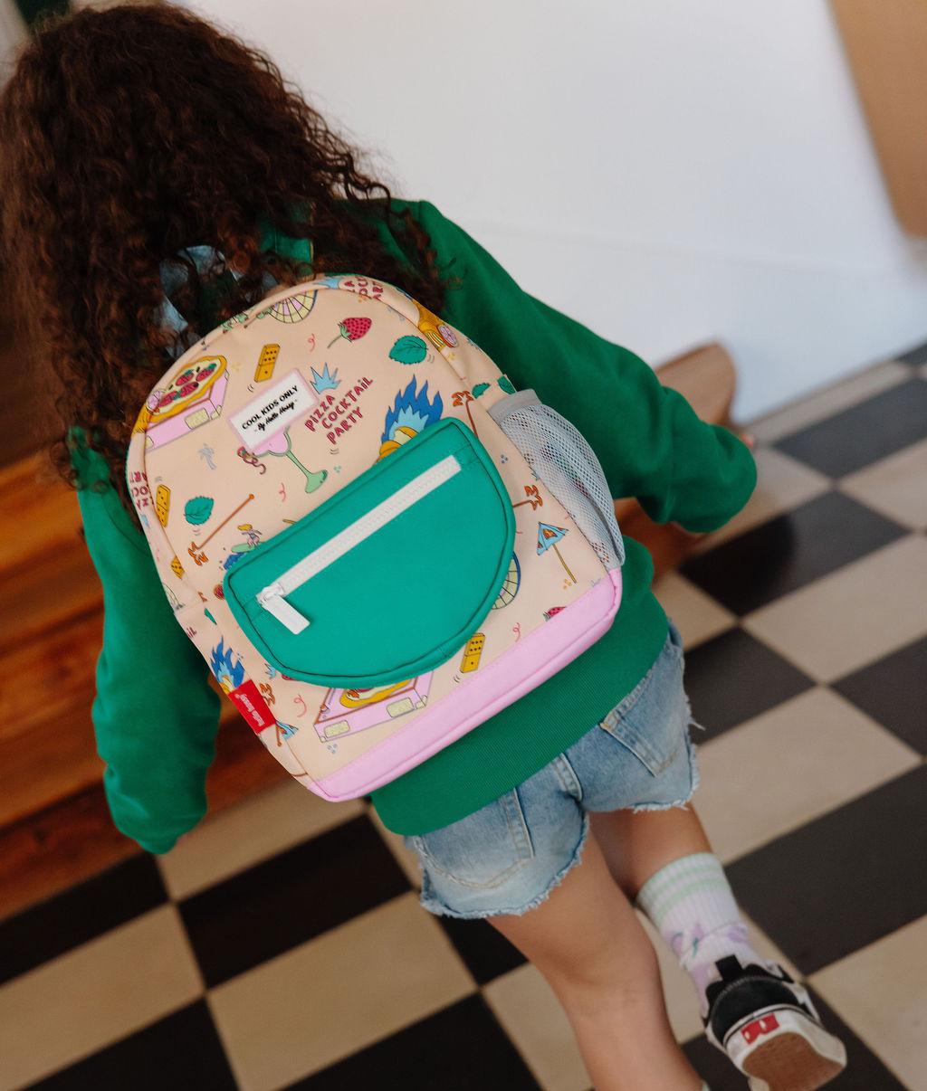 Mochila infantil bege e verde com padrões food Hello Hossy