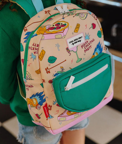 Mochila para criança bege e verde com estampado food e bolso frontal Hello Hossy