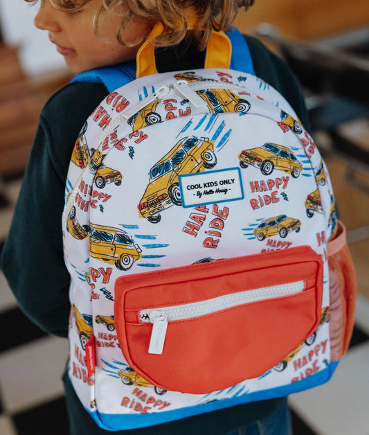 Mochila infantil branca e laranja com motivo de carro Hello Hossy