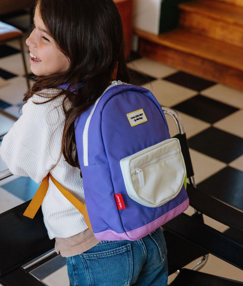 Mochila infantil violeta com bolso frontal creme Hello Hossy