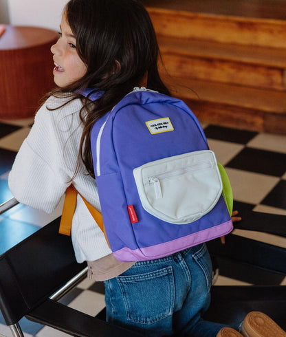 Mochila infantil violeta com bolso branco Hello Hossy