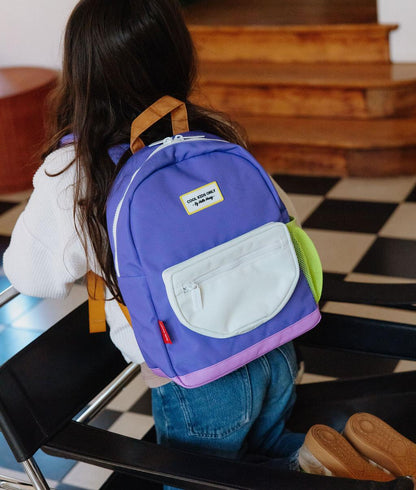 Mochila infantil violeta com bolso branco Hello Hossy