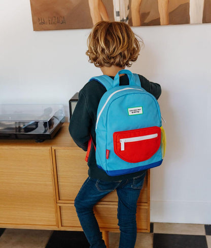 Mochila infantil azul com bolso vermelho Hello Hossy