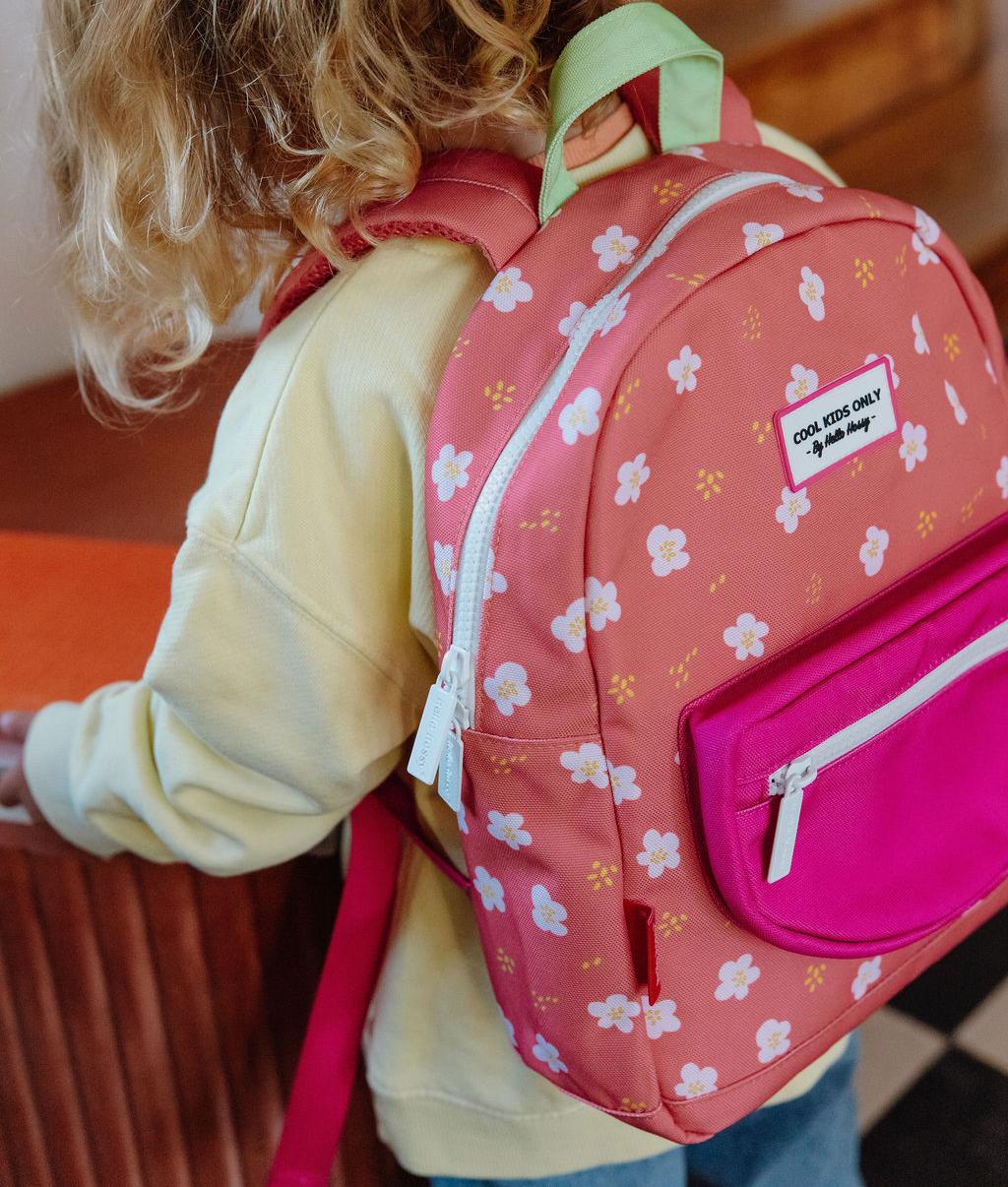 Mochila infantil coral com estampado de flores e bolso fuchsia Hello Hossy
