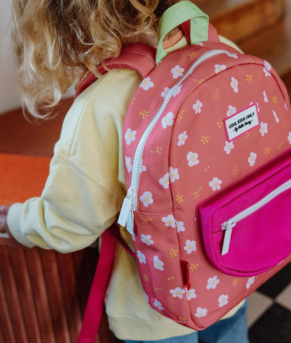 Mochila infantil coral com estampado de flores e bolso fuchsia Hello Hossy