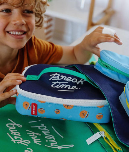 Saco de lanche infantil azul e laranja, padrão desporto, texto branco Hello Hossy