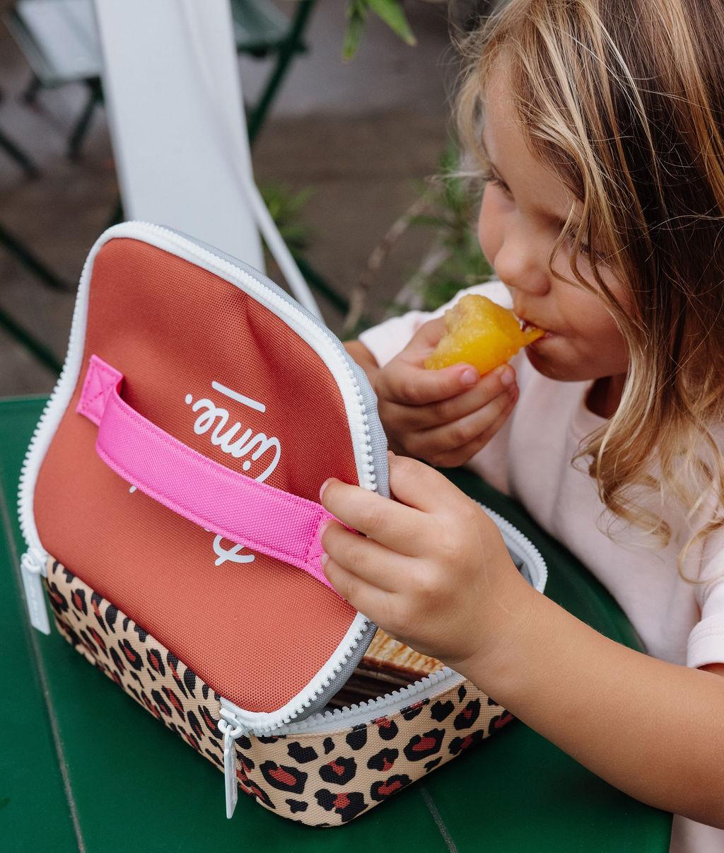 Saco de almoço infantil com estampado leopard e pega rosa Hello Hossy