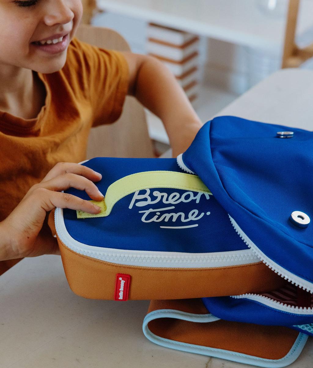Saco de lanche infantil azul com texto amarelo Hello Hossy
