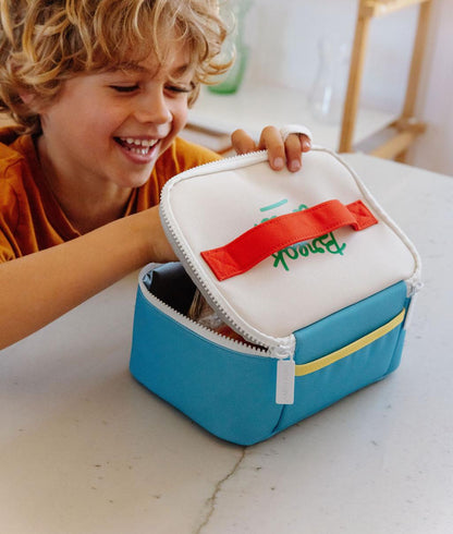 Saco de almoço infantil azul, pega vermelha e inscrição verde Hello Hossy
