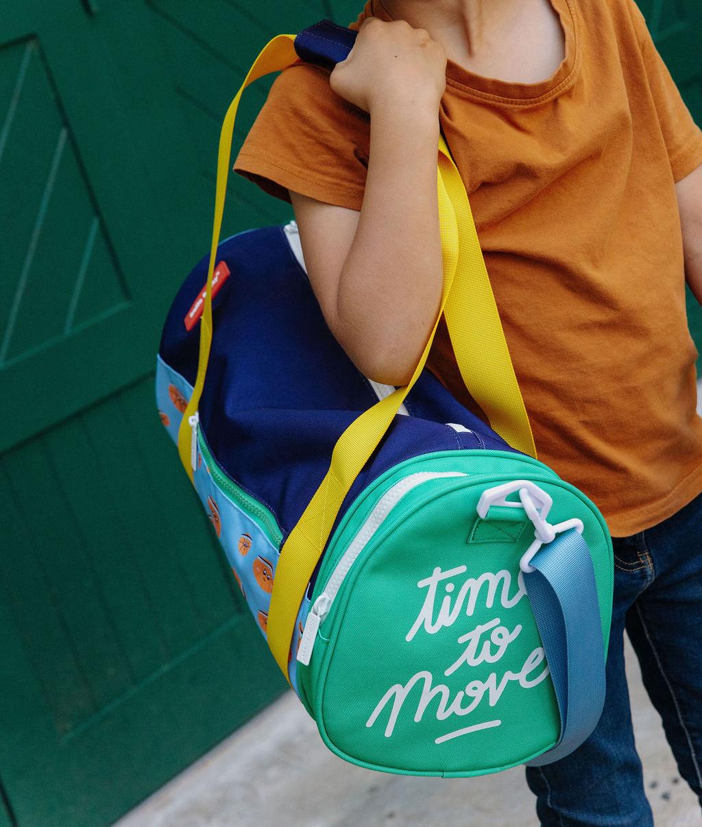 Saco de desporto infantil azul, verde e laranja com texto branco Hello Hossy