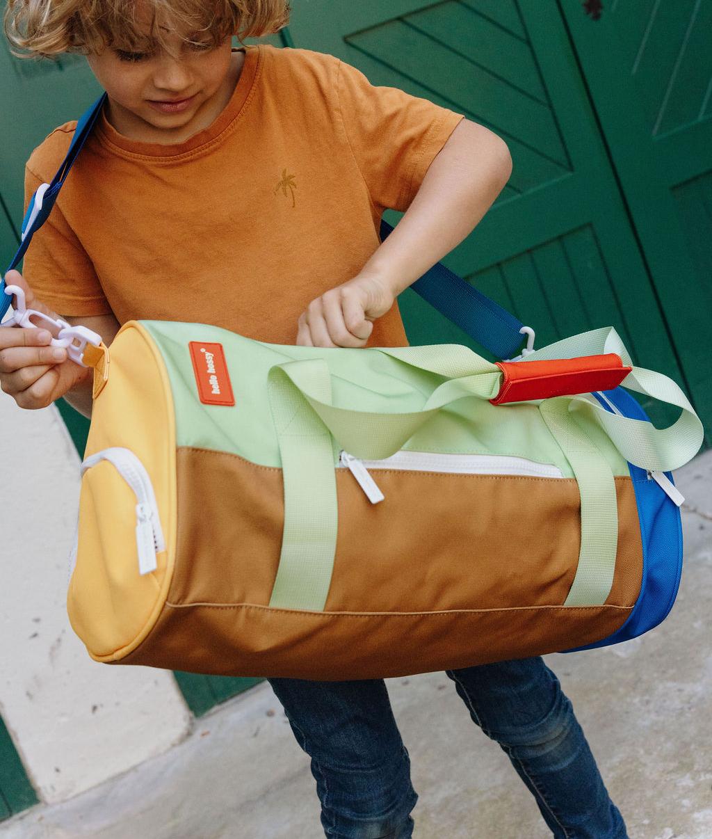 Saco de desporto infantil verde, castanho e azul, bolsos com fecho Hello Hossy