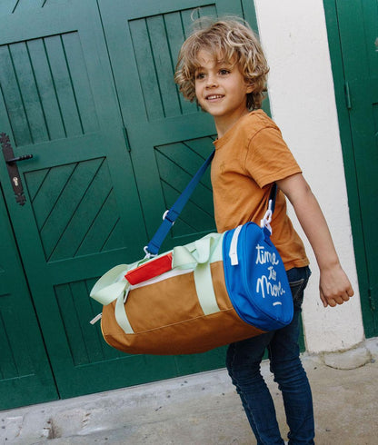 Saco de desporto infantil azul castanho verde com inscrição branca Hello Hossy