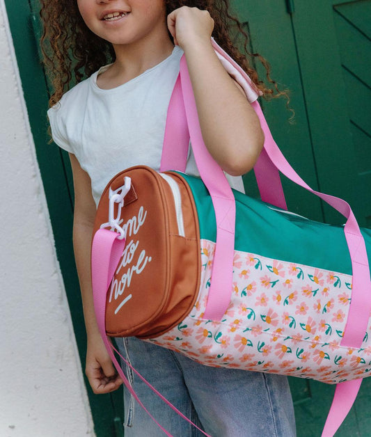 Saco de desporto infantil verde, rosa e castanho com padrão de flores e alça rosa Hello Hossy