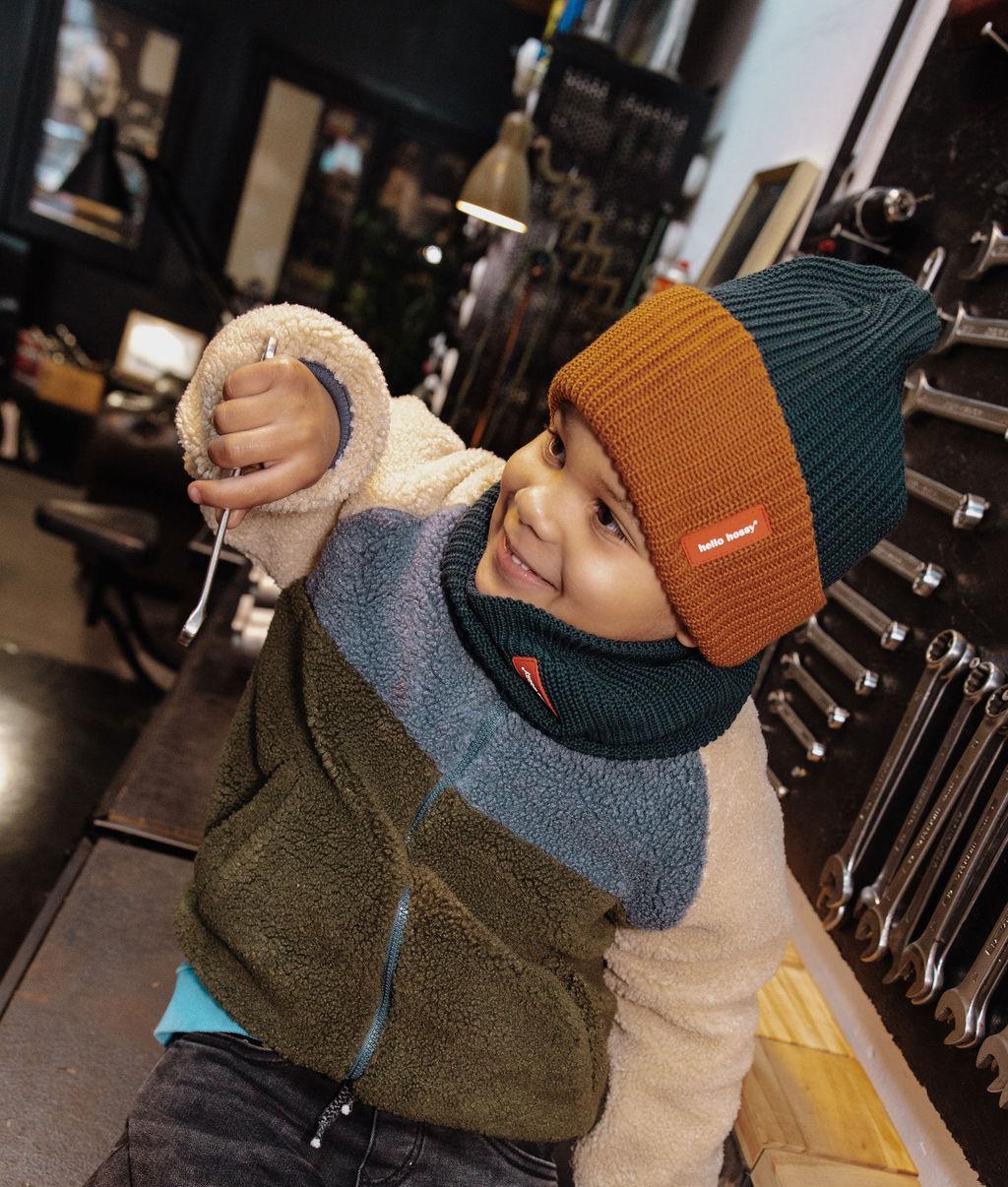Snood de malha polar Cocoon Polo usado por um rapaz com o gorro Flow Polo – foto lifestyle – Hello Hossy