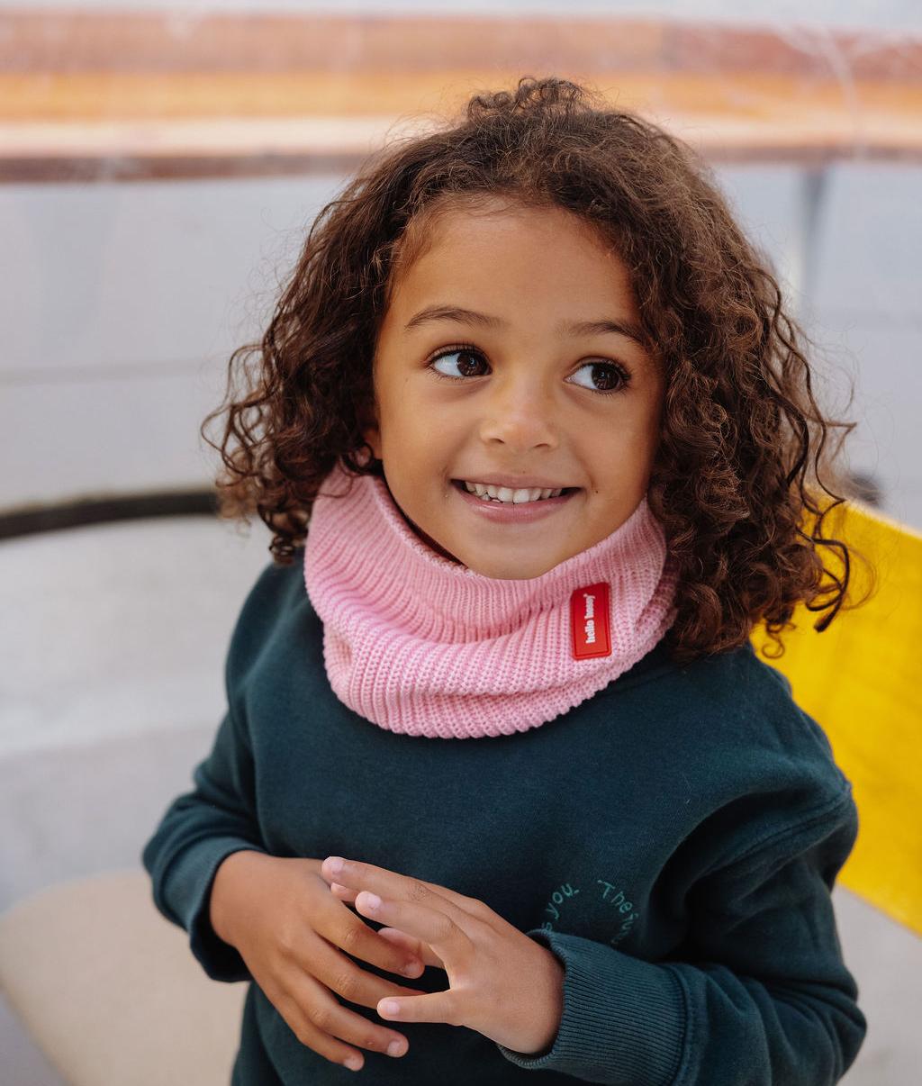 Snood infantil rosa de malha, etiqueta vermelha Hello Hossy