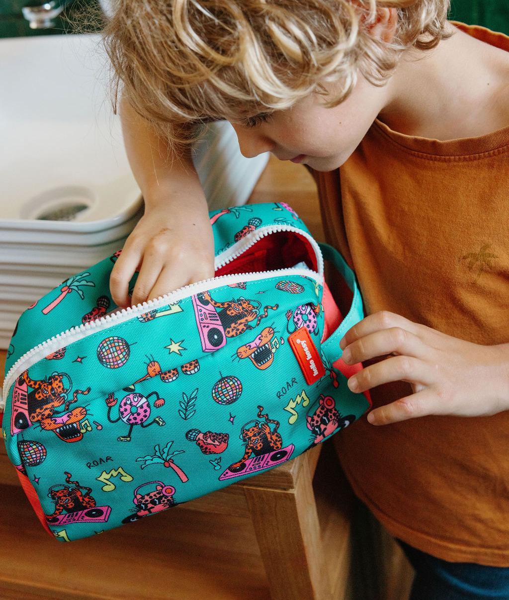Nécessaire infantil verde e coral com padrões de música e animais Hello Hossy