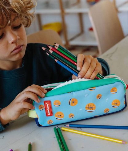Estojo escolar infantil azul e laranja com padrão de basquetebol Hello Hossy