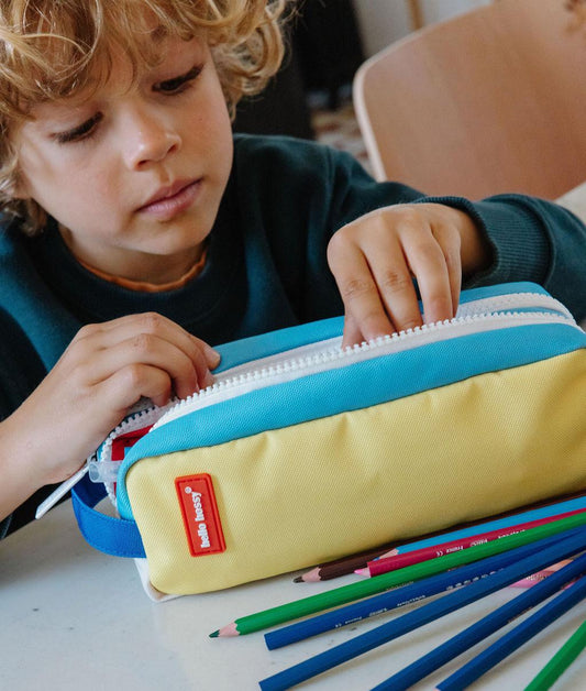 Estojo escolar infantil azul e amarelo com compartimento duplo Hello Hossy