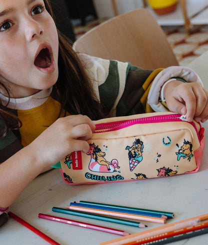 Estojo escolar infantil amarelo rosa com estampado de unicórnio multicolorido Hello Hossy