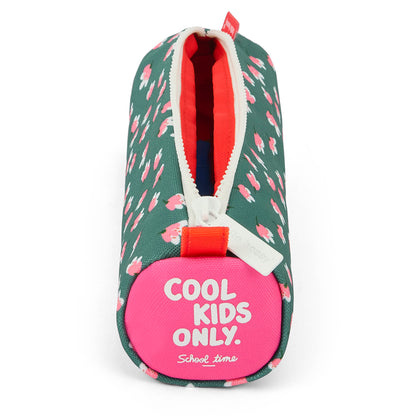 Estojo escolar infantil verde com estampado de flores rosa e abertura com fecho Hello Hossy