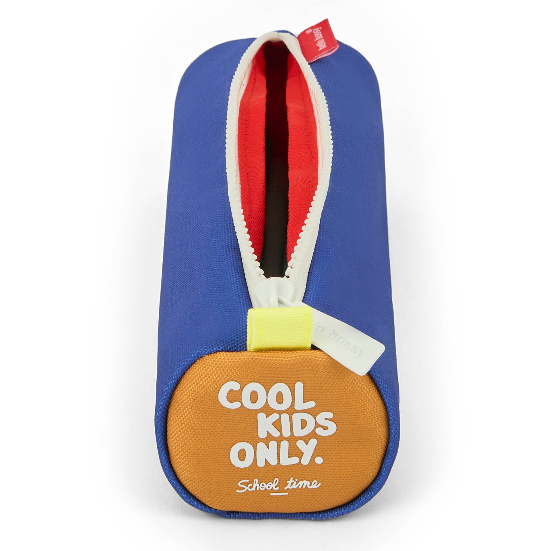 Estojo escolar infantil azul com fecho de correr branco e inscrição em texto Hello Hossy