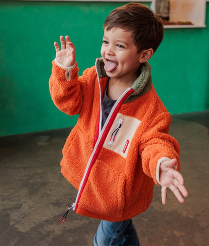 Casaco polar infantil laranja e bege, gola verde e fecho de correr largo Hello Hossy