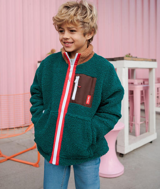 Casaco polar infantil verde-amêndoa com bolso castanho e fecho de correr vermelho Hello Hossy