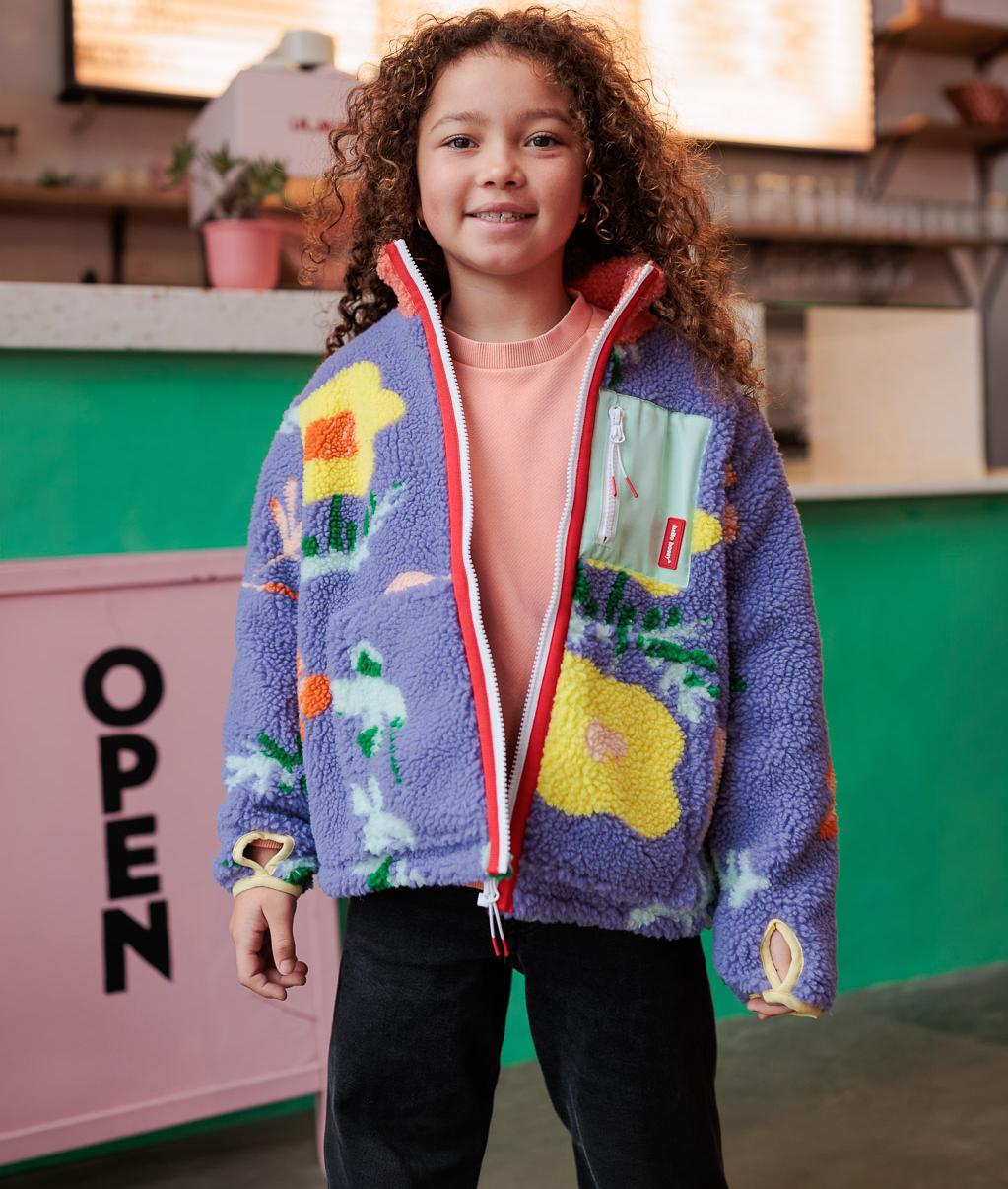 Casaco polar para criança lilás com padrão de flores, bolso com fecho Hello Hossy