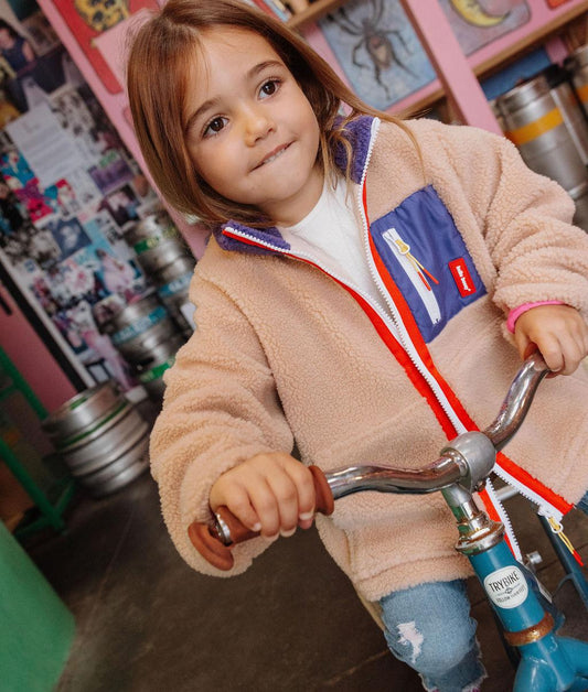 Casaco polar bege infantil vestido Hello Hossy