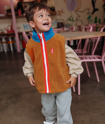 Colete polar infantil Camel e azul, gola subida, fecho vermelho, Hello Hossy