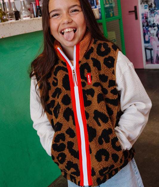 Colete polar infantil castanho com motivo leopard e fecho contrastante Hello Hossy