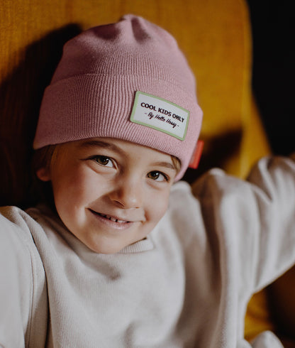 Gorro infantil rosa com etiqueta bordada Cool Kids Only Hello Hossy