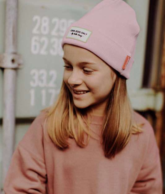 Gorro infantil rosa com etiqueta bordada Hello Hossy