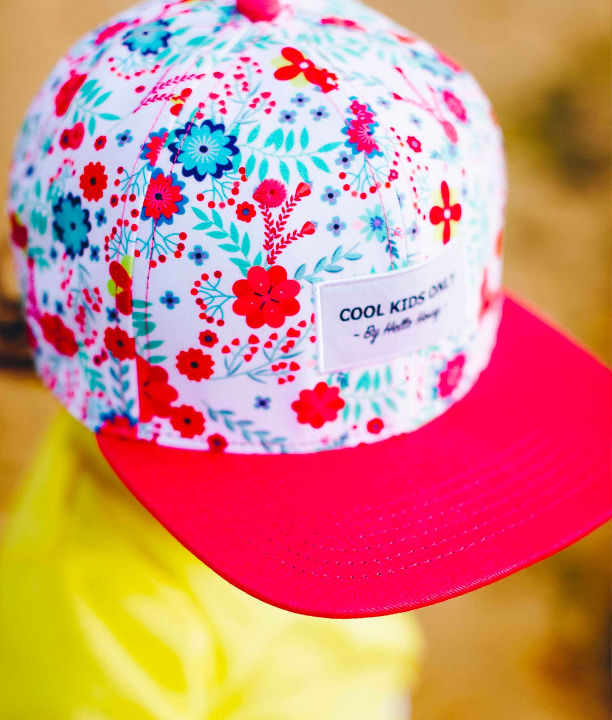 Boné infantil florido branco, pala rosa, bordado Cool Kids Hello Hossy