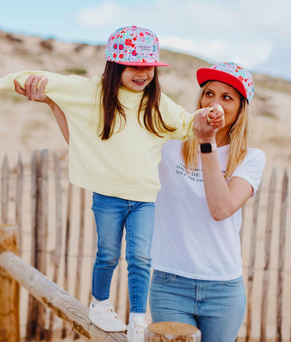 Boné infantil com estampado de flores, pala reta rosa, duo mãe e criança Hello Hossy
